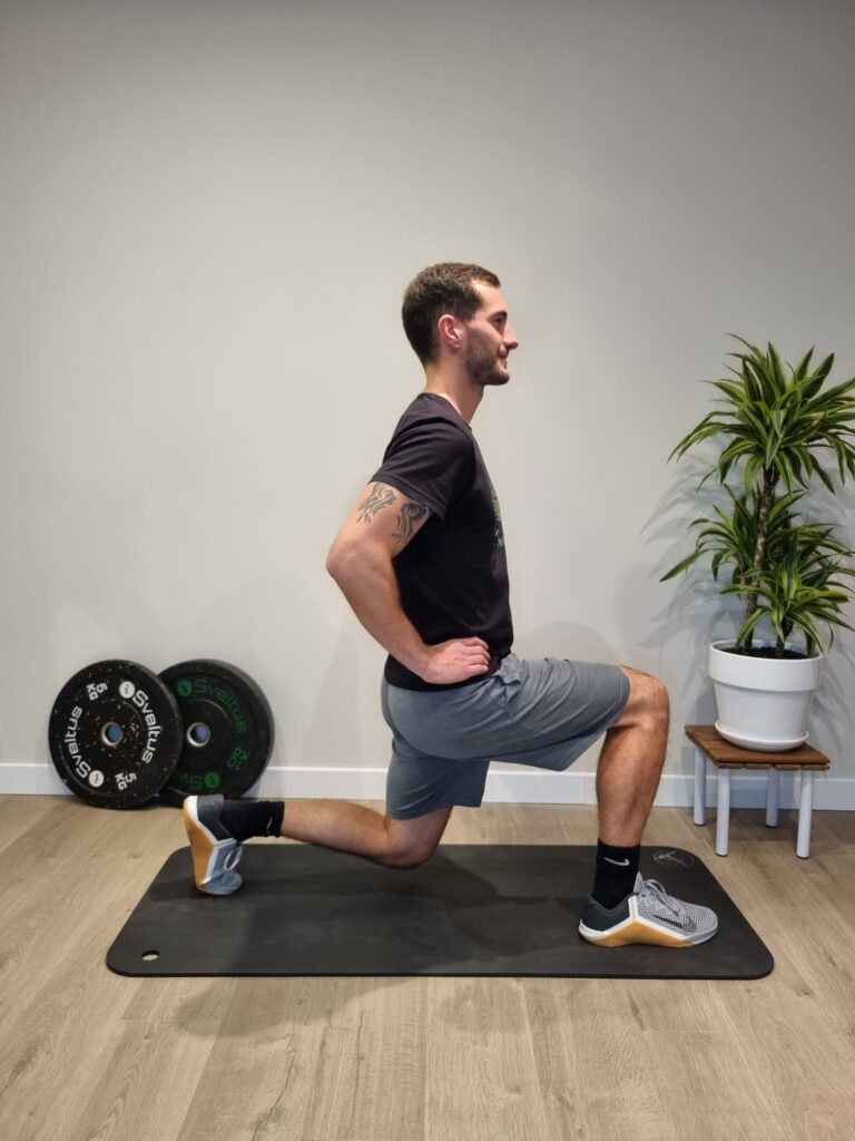 Fente avant pour renforcer les jambes et travailler l'équilibre